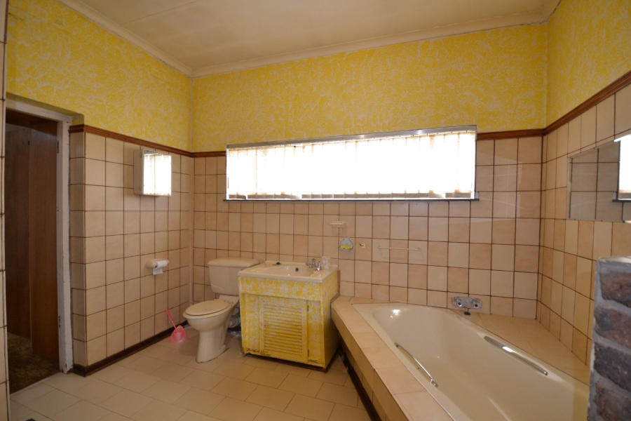 5 Bedroom Property for Sale in Hennenman Free State
